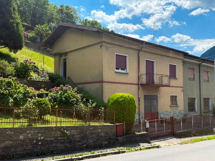 Casa quadrilocale in vendita in Via Aprile, Centro, Asso