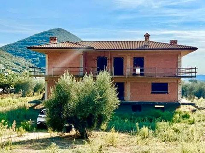 Casa con 6 locali in vendita in Zona Frasso, Sonnino