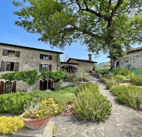 Casa con 6 locali in vendita in Via Castello, Bagnone