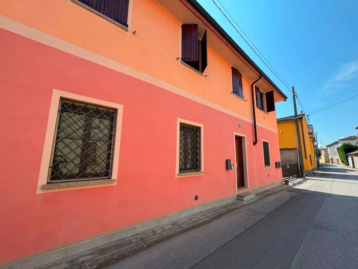 Appartamento trilocale in vendita in Via Crotti, Sesto Cremonese, Sesto ed Uniti