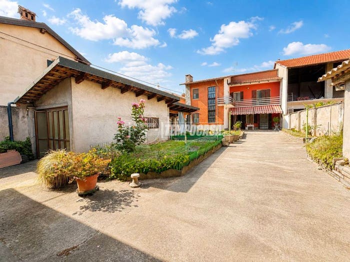 Casa con 6 locali in vendita in Via isonzo, Rodallo, Caluso
