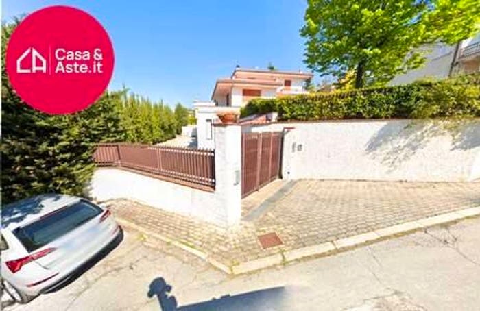 Casa con 6 locali in vendita in Via Vecchia Boncore, Centro, Montegranaro