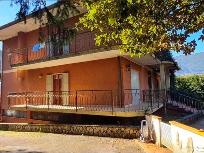 Casa con 6 locali in vendita in Via Della Cona, Gavignano