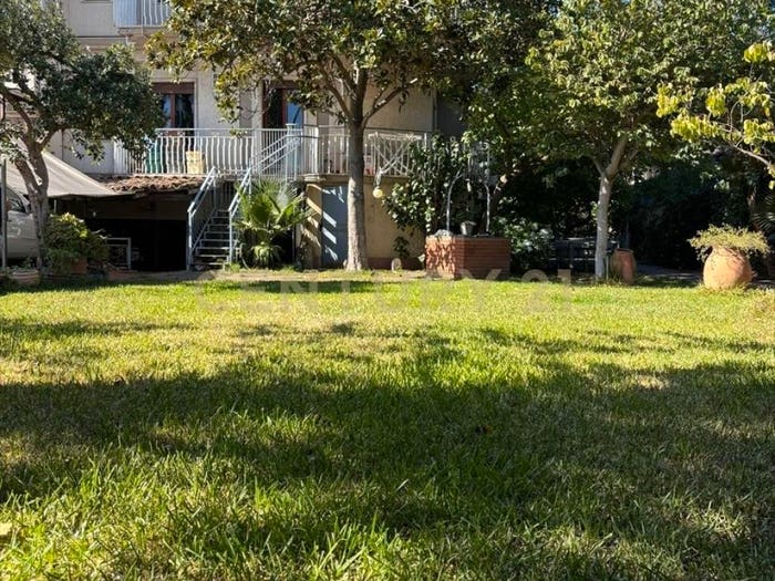 Casa con 6 locali in vendita in Via Santa Sofia, Cittadella Policlinico, Catania