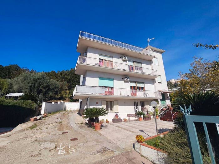 Casa con 6 locali in vendita in Via Sant'Anna, Centro, Minturno