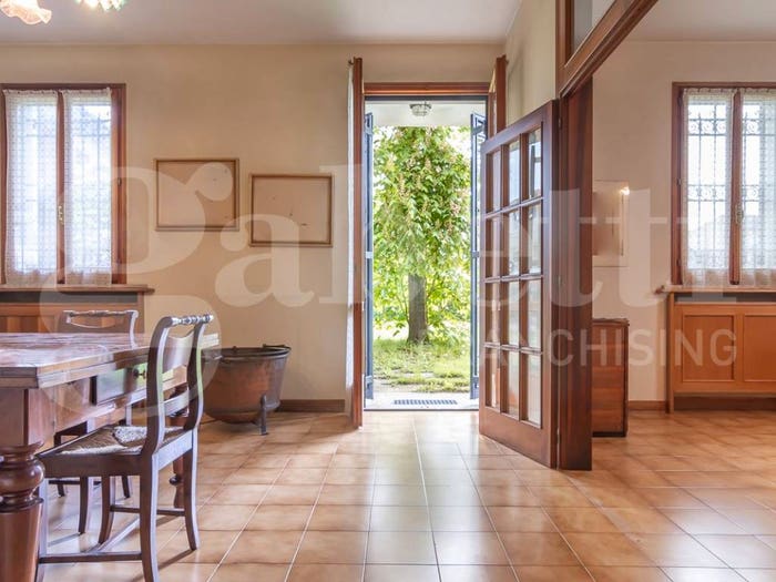 Casa con 6 locali in vendita in Via Risorgimento, Cento Paese, Cento