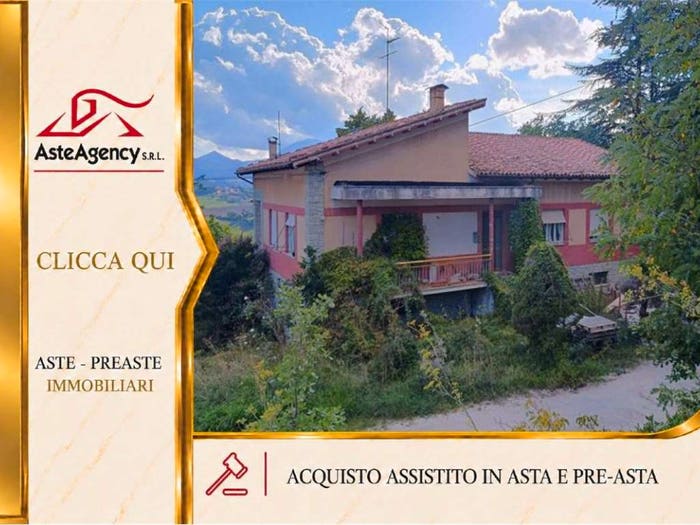 Casa quadrilocale in vendita in Frazione Tuseggia, Camerino