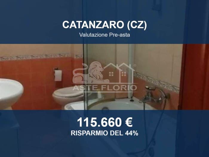 Appartamento quadrilocale in vendita in Viale Crotone L, Catanzaro Lido Fortuna Corvo Germaneto, Catanzaro