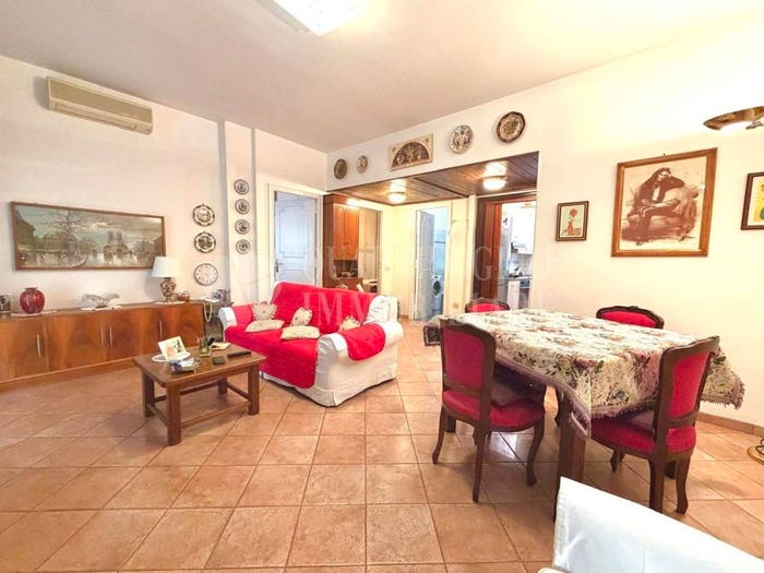 Appartamento trilocale in vendita in Via Savona, Villa Fiorelli, Roma