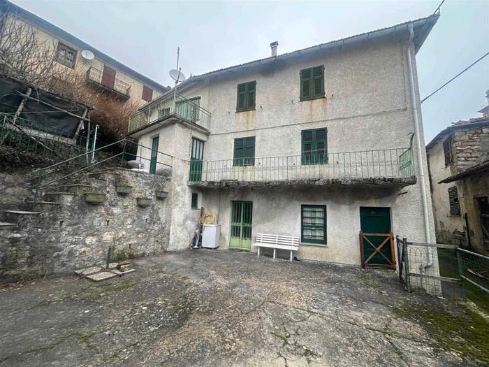 Casa con 6 locali in vendita in Carrega Ligure