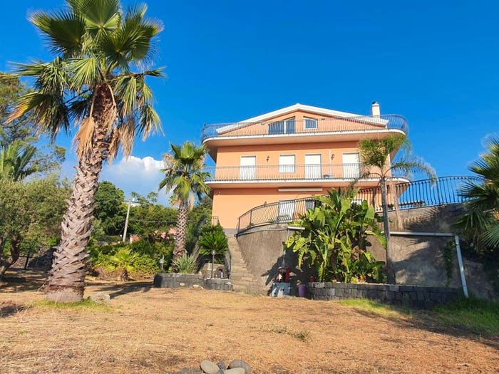 Casa con 6 locali in vendita in Via Scorciavacca Montarsi, Mascali