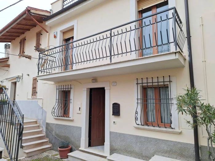 Casa con 6 locali in vendita in Via Caracciolo SNC, Centro, Pettorano sul Gizio