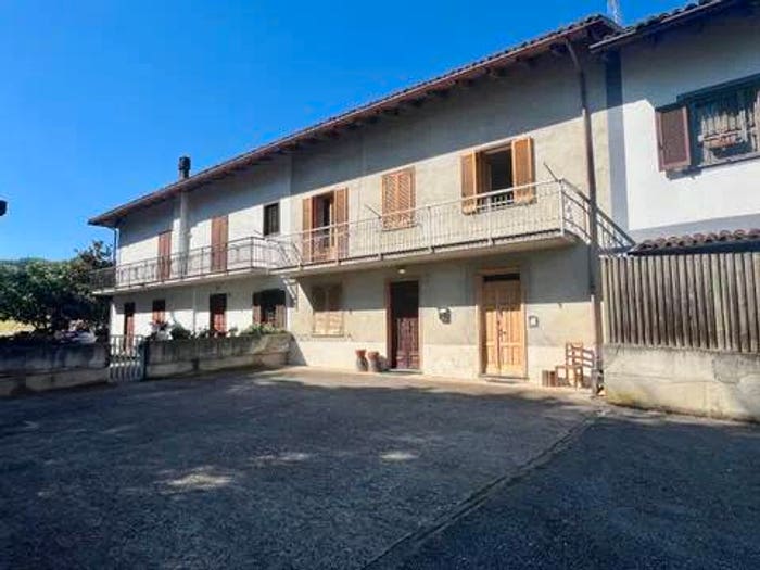 Casa con 6 locali in vendita in Regione Stosio No Number, Canelli
