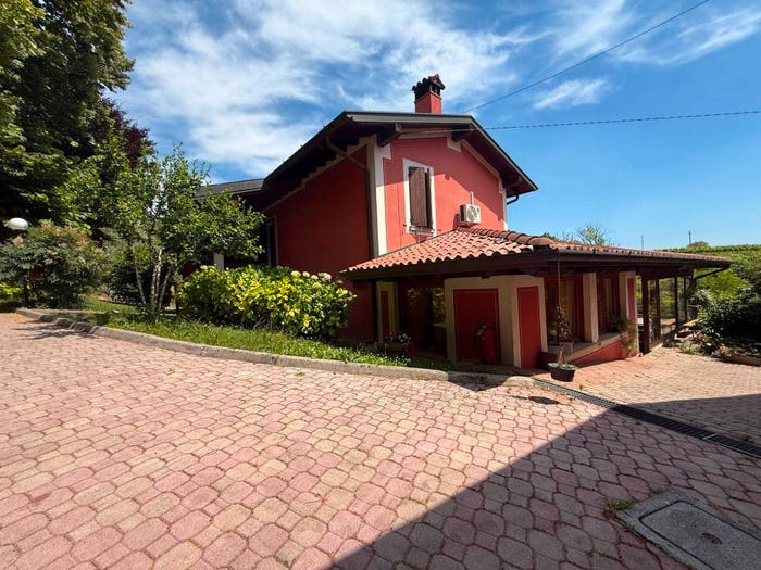 Casa con 6 locali in vendita in Via Baiana, Monticelli Brusati