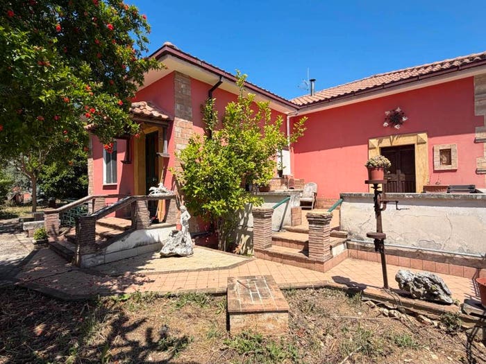 Casa con 6 locali in vendita in Via Quaglieri, Isola del Liri