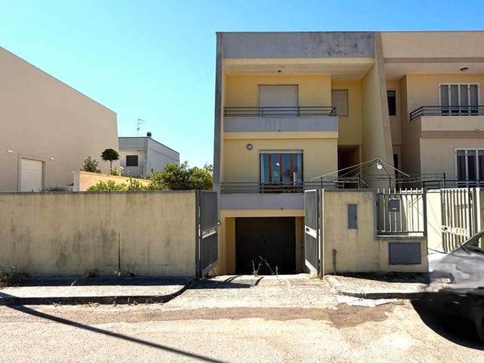Casa con 6 locali in vendita in Via Cesare Beccaria, Centro, Melendugno