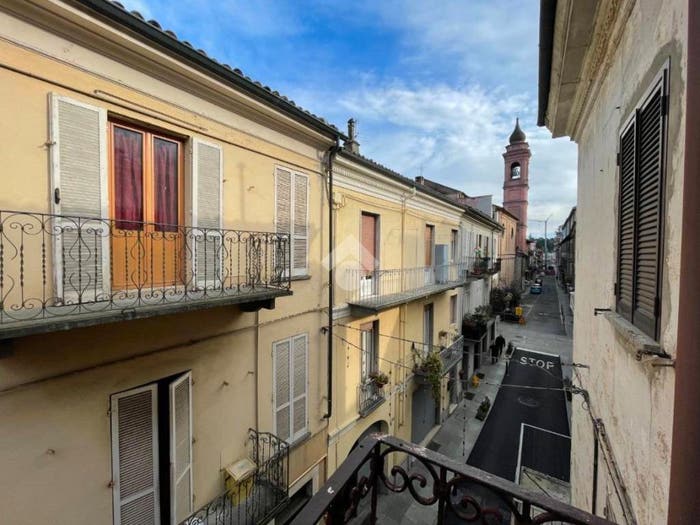 Casa con 6 locali in vendita in VIA BONA, Nizza Monferrato