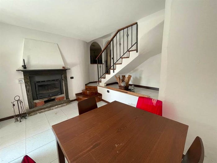 Appartamento trilocale in vendita in Via Garibaldi, Borgnana, Cuasso al Monte
