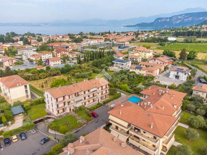 Appartamento trilocale in vendita in Via S Zeno, Centro, Bardolino
