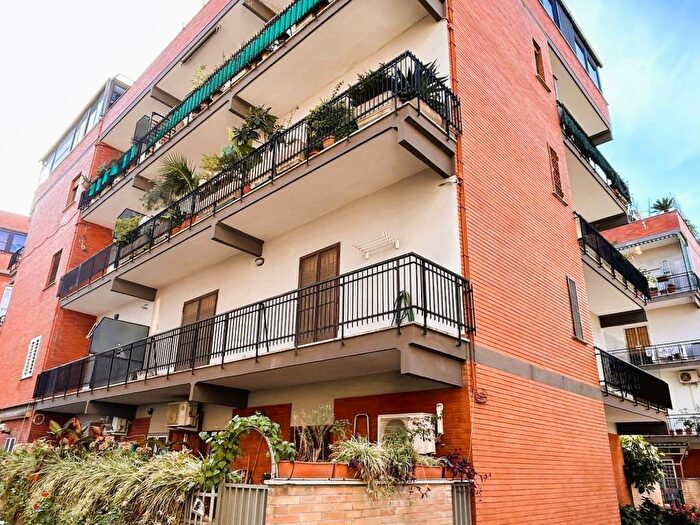 Appartamento trilocale in vendita in Via Giuseppe Belluzzo, Portuense, Roma
