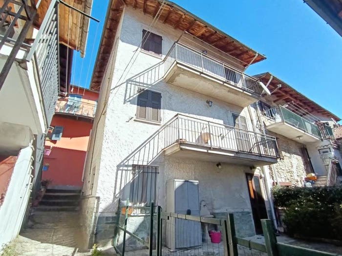 Casa quadrilocale in vendita in Via Sasso Lemmi, Centro, Grondona