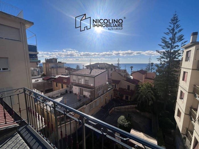 Appartamento bilocale in vendita in Via Vittorio Emanuele II, Centro, Bordighera