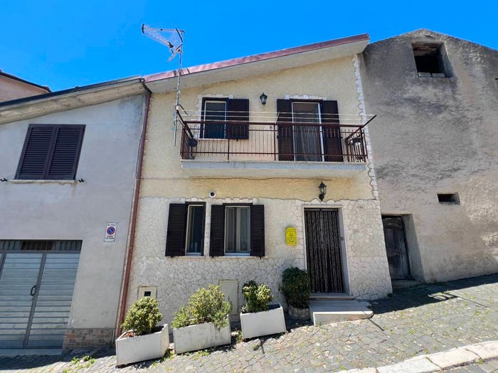 Appartamento trilocale in vendita in Via San Pietro, Poggio Cinolfo, Carsoli