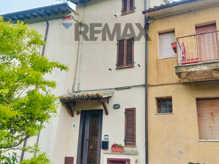 Casa con 5 locali in vendita in Frazione Serra Bassa, Carpello Scopoli Casenove Verchiano, Foligno