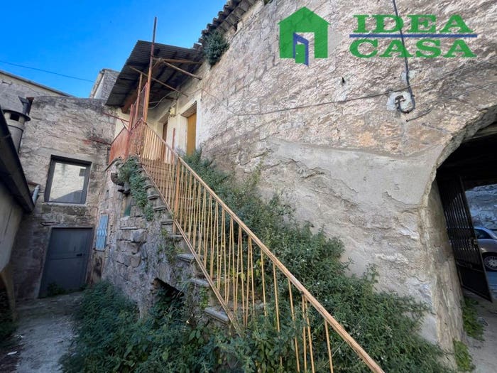 Casa quadrilocale in vendita in Via Vittorio Emanuele, Centro, Bellona