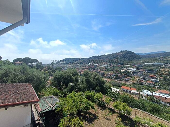 Appartamento quadrilocale in vendita in via generale vincenzo rossi, Due Strade, Bordighera