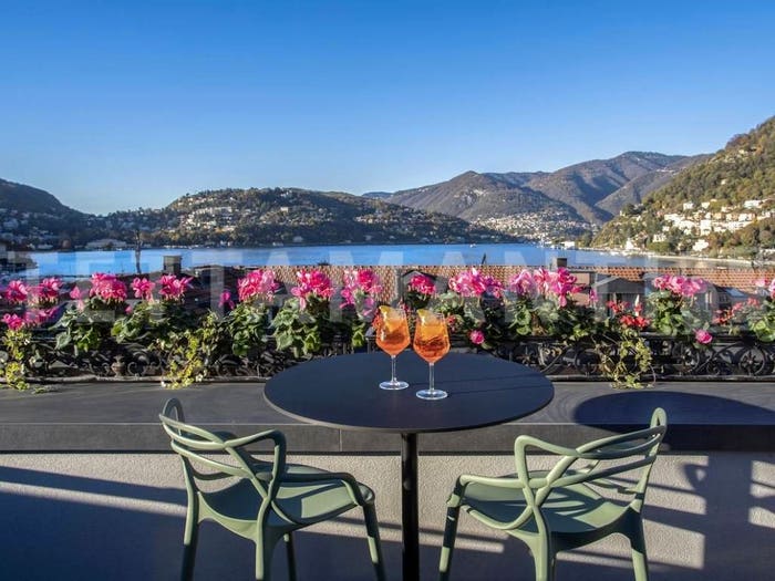 Casa con 5 locali in vendita in Piazza Camillo Benso di Cavour, Centro Storico, Como