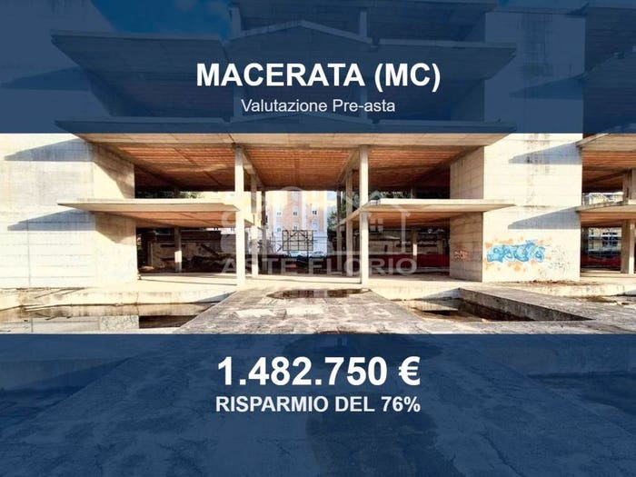 Appartamento monolocale in vendita in Piazza Pizzarello, Centro, Macerata