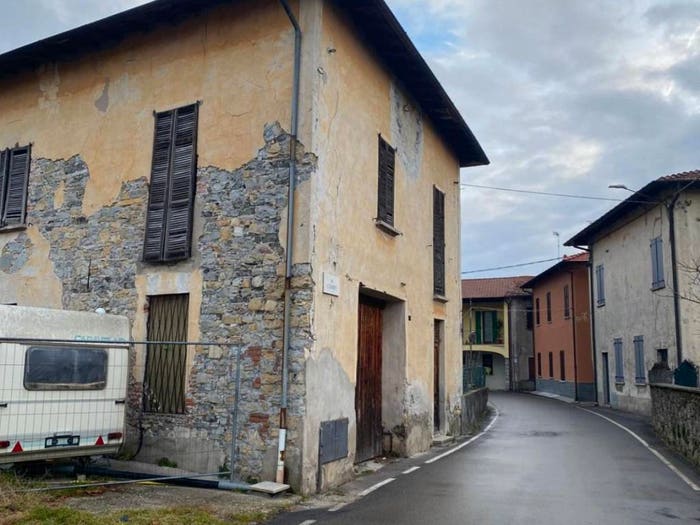 Casa con 6 locali in vendita in Via Giosuè Carducci, Centro, Leggiuno