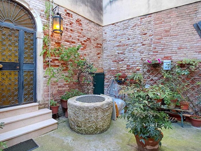 Appartamento trilocale in vendita in Santa Croce, Venezia