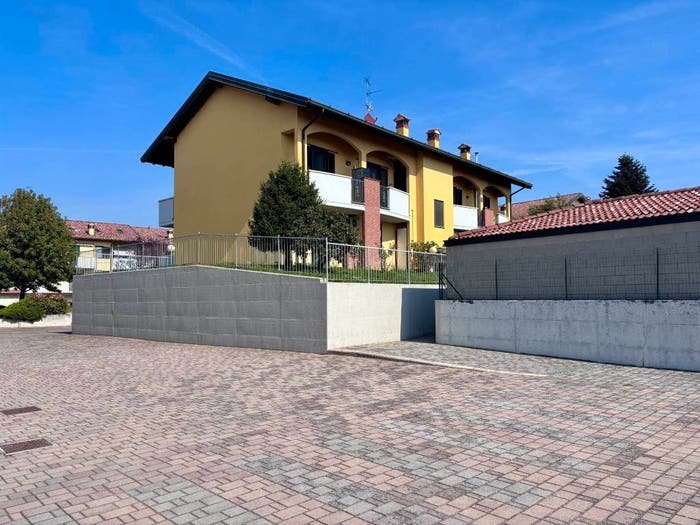 Appartamento trilocale in vendita in Via della Neviera, Bornasco