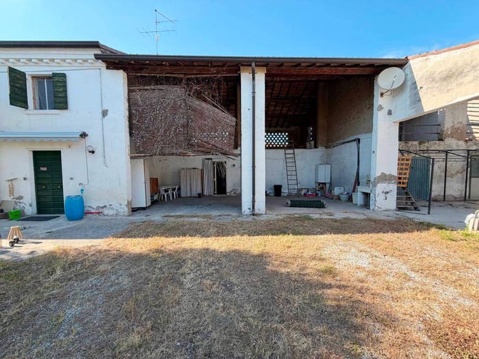 Casa trilocale in vendita in Via Chiesa, Centro, Erbè
