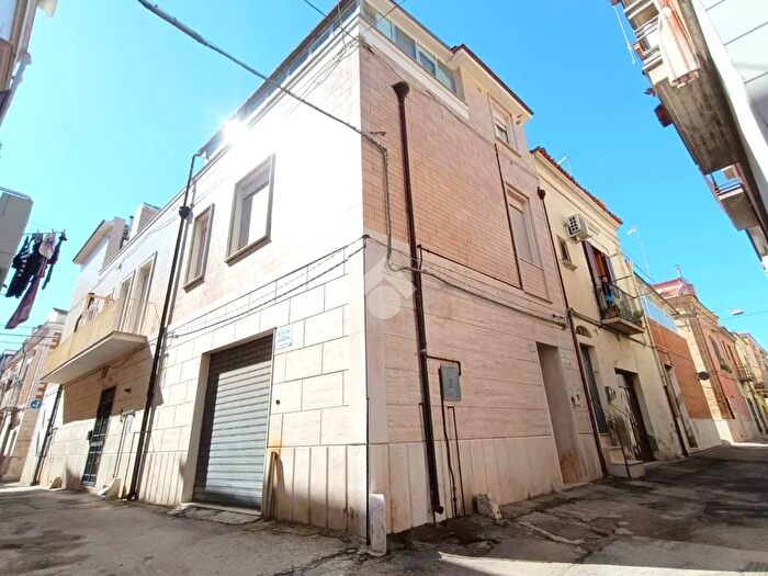 Casa con 7 locali in vendita in Via Montebello, San Severo