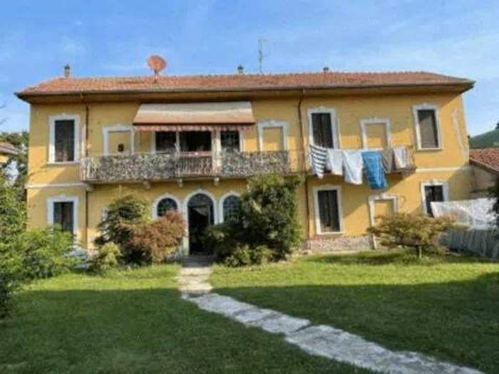 Casa con 6 locali in vendita in Via Guglielmo Marconi, Centro, Magnago