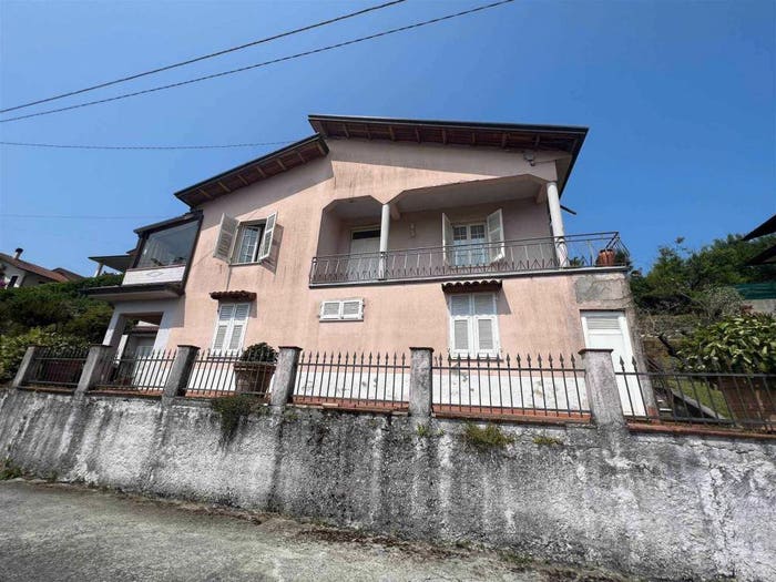 Casa con 6 locali in vendita in Via Chiesa San Terenzo Monti, Fivizzano
