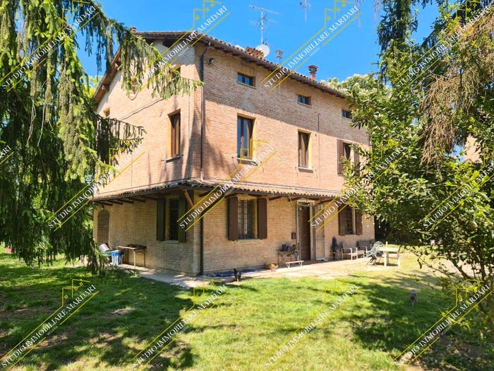 Casa con 6 locali in vendita in Strada Grande, San Damaso, Modena