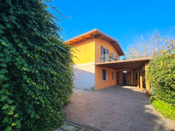 Casa con 6 locali in vendita in Medole