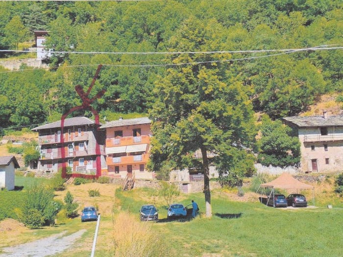 Casa con 6 locali in vendita in Perrero