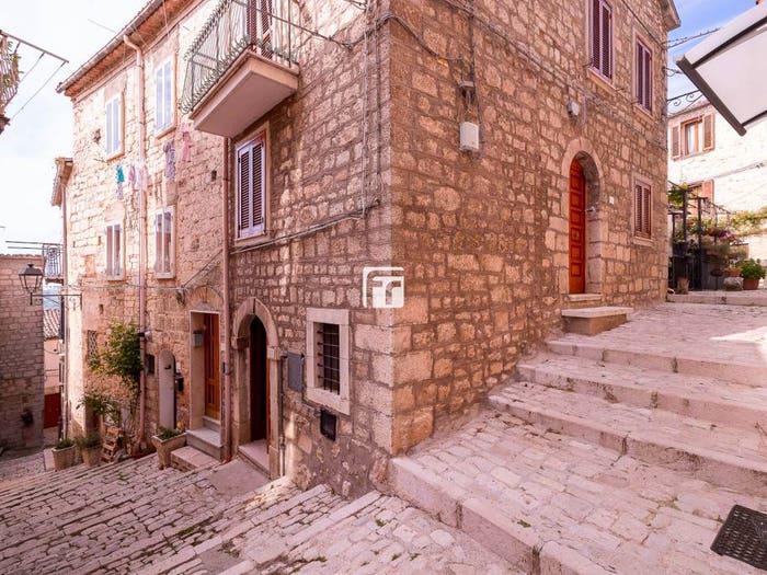 Casa con 5 locali in vendita in Via Teatro, Centro, Ferrazzano