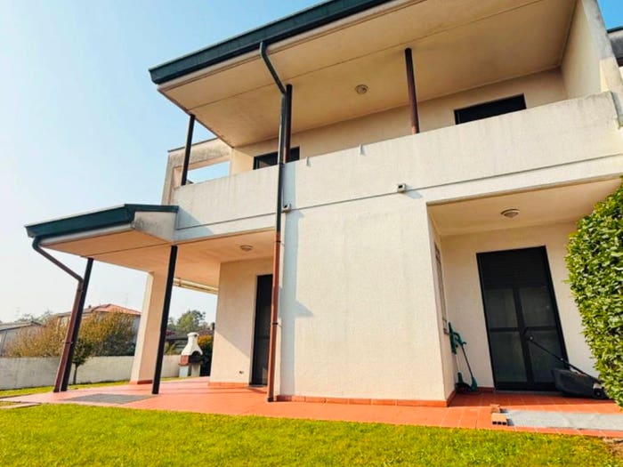 Casa trilocale in vendita in Via Lonate Pozzolo, Centro, Castano Primo