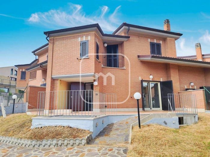 Casa quadrilocale in vendita in Via Olivella, Centro, Albano Laziale