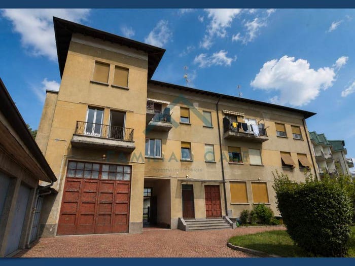 Appartamento trilocale in vendita in Via Roma, Centro, Gazzada Schianno
