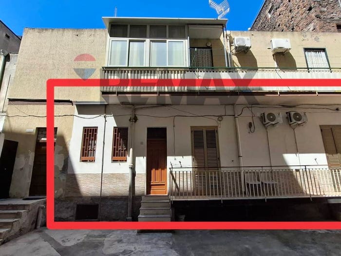 Appartamento trilocale in vendita in Via Reitano, Centro Storico, Catania
