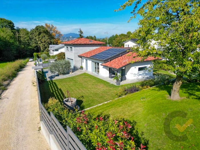 Casa con 5 locali in vendita in Via Molino Rocco, Centro, Azzate