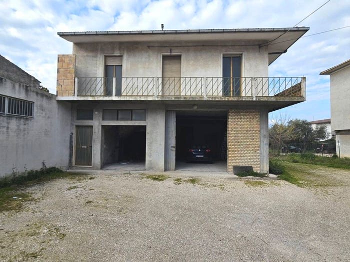 Appartamento con 5 locali in vendita in Via Piave, Centro, Cepagatti