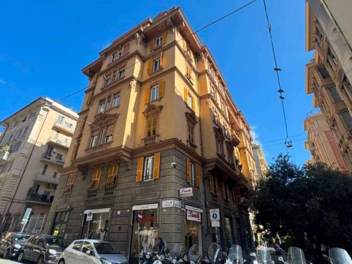 Appartamento trilocale in vendita in via Fiasella, Quadrilatero, Genova